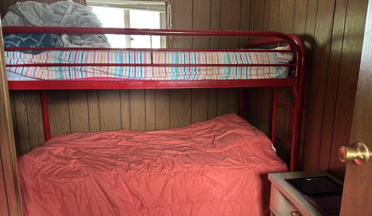 11549350-TN9F874xfdyJylYs